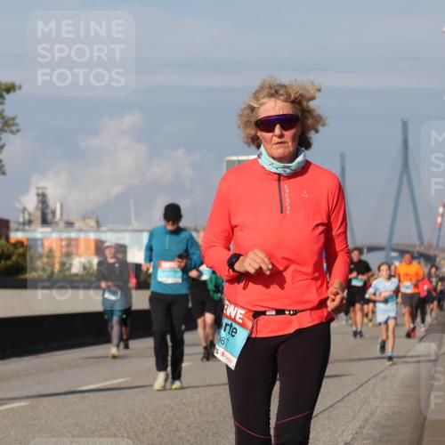 03.10.2025 - Köhlbrandbrückenlauf Luisa Fischer http://msf.ph/oto/9018452 03.10.2025 11:07:06 Position 3 987 meine-sportfotos.de