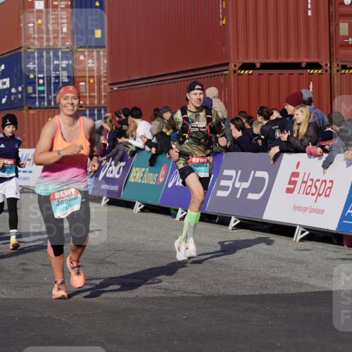 03.10.2025 - Köhlbrandbrückenlauf Michael Burmester http://msf.ph/oto/9018453 03.10.2025 10:18:16 Ziel 1485, 1719, 1834, 1932, 2413, 2502, 3176, 3178, 3273, 3308 meine-sportfotos.de