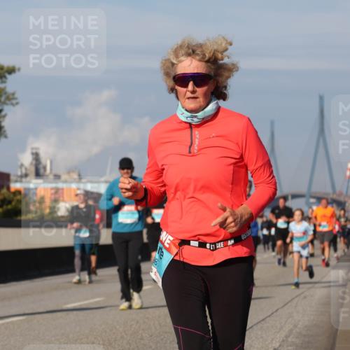 03.10.2025 - Köhlbrandbrückenlauf Luisa Fischer http://msf.ph/oto/9018455 03.10.2025 11:07:06 Position 3  meine-sportfotos.de
