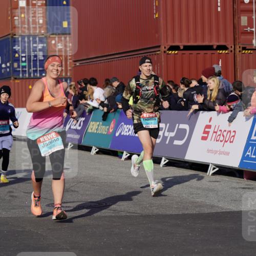 03.10.2025 - Köhlbrandbrückenlauf Michael Burmester http://msf.ph/oto/9018457 03.10.2025 10:18:16 Ziel 1485, 1719, 1834, 1932, 2413, 2502, 3176, 3178, 3273, 3308 meine-sportfotos.de