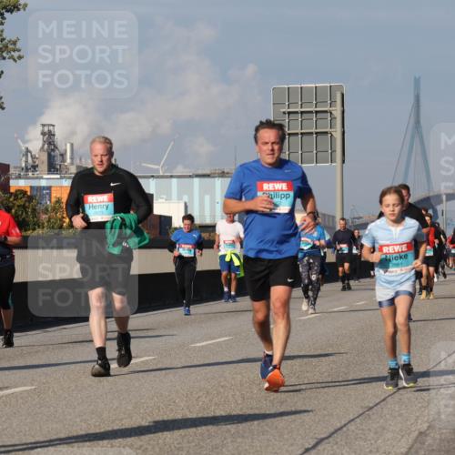 03.10.2025 - Köhlbrandbrückenlauf Luisa Fischer http://msf.ph/oto/9018464 03.10.2025 11:07:10 Position 3 111, 2873, 2861 meine-sportfotos.de