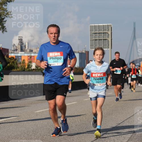 03.10.2025 - Köhlbrandbrückenlauf Luisa Fischer http://msf.ph/oto/9018475 03.10.2025 11:07:12 Position 3 2873, 2862, 2861 meine-sportfotos.de