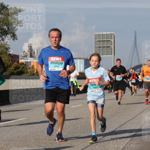 03.10.2025 - Köhlbrandbrückenlauf Luisa Fischer http://msf.ph/oto/9018477 03.10.2025 11:07:13 Position 3 2873, 2862, 2861 meine-sportfotos.de