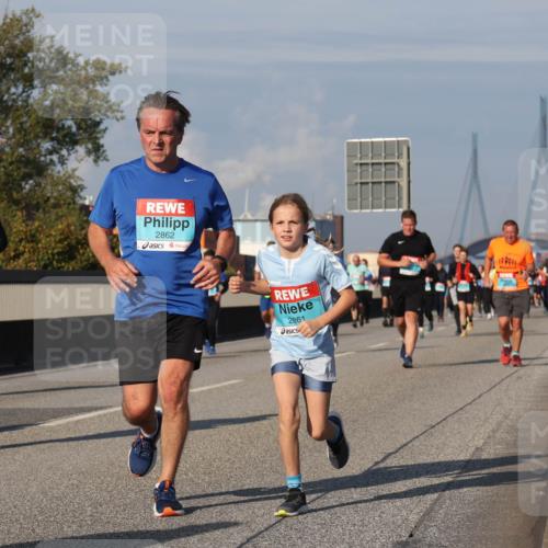 03.10.2025 - Köhlbrandbrückenlauf Luisa Fischer http://msf.ph/oto/9018481 03.10.2025 11:07:13 Position 3 2873, 2862, 2861 meine-sportfotos.de
