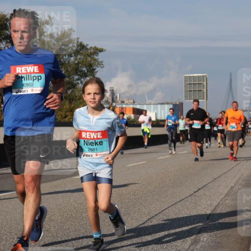 03.10.2025 - Köhlbrandbrückenlauf Luisa Fischer http://msf.ph/oto/9018489 03.10.2025 11:07:15 Position 3 2873, 2862, 2861 meine-sportfotos.de