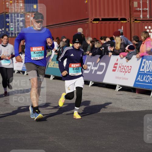 03.10.2025 - Köhlbrandbrückenlauf Michael Burmester http://msf.ph/oto/9018492 03.10.2025 10:18:18 Ziel 1485, 1719, 1932, 2413, 2502, 3176, 3178, 3273, 3308 meine-sportfotos.de