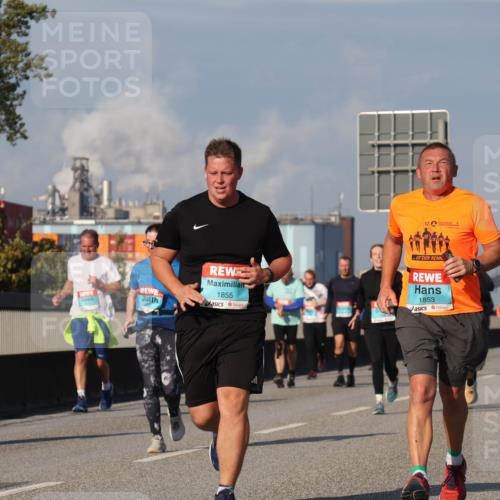 03.10.2025 - Köhlbrandbrückenlauf Luisa Fischer http://msf.ph/oto/9018512 03.10.2025 11:07:18 Position 3 12, 1855, 1853 meine-sportfotos.de