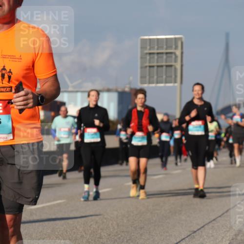 03.10.2025 - Köhlbrandbrückenlauf Luisa Fischer http://msf.ph/oto/9018530 03.10.2025 11:07:21 Position 3 12, 1853 meine-sportfotos.de