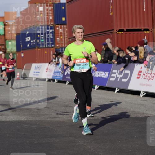 03.10.2025 - Köhlbrandbrückenlauf Michael Burmester http://msf.ph/oto/9018554 03.10.2025 10:18:23 Ziel 1485, 1719, 1778, 1920, 1932, 2413, 2502, 2800, 3176, 3178, 3833 meine-sportfotos.de