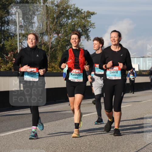 03.10.2025 - Köhlbrandbrückenlauf Luisa Fischer http://msf.ph/oto/9018560 03.10.2025 11:07:27 Position 3 2417, 1732, 1440, 3291, 1895 meine-sportfotos.de