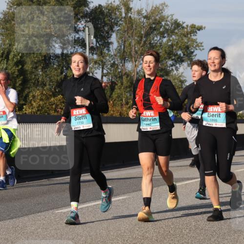 03.10.2025 - Köhlbrandbrückenlauf Luisa Fischer http://msf.ph/oto/9018562 03.10.2025 11:07:27 Position 3 2417, 1732, 1440, 1895 meine-sportfotos.de