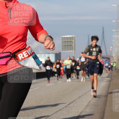 03.10.2025 - Köhlbrandbrückenlauf Luisa Fischer http://msf.ph/oto/9018571 03.10.2025 11:07:29 Position 3 10 meine-sportfotos.de