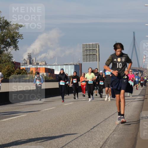 03.10.2025 - Köhlbrandbrückenlauf Luisa Fischer http://msf.ph/oto/9018575 03.10.2025 11:07:30 Position 3 4477, 10 meine-sportfotos.de