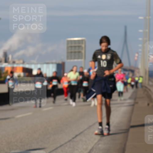 03.10.2025 - Köhlbrandbrückenlauf Luisa Fischer http://msf.ph/oto/9018580 03.10.2025 11:07:30 Position 3 10 meine-sportfotos.de
