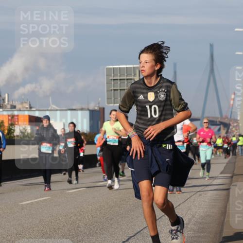 03.10.2025 - Köhlbrandbrückenlauf Luisa Fischer http://msf.ph/oto/9018585 03.10.2025 11:07:31 Position 3 10 meine-sportfotos.de