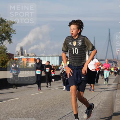 03.10.2025 - Köhlbrandbrückenlauf Luisa Fischer http://msf.ph/oto/9018589 03.10.2025 11:07:32 Position 3 10 meine-sportfotos.de
