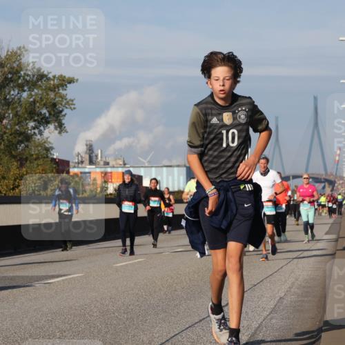 03.10.2025 - Köhlbrandbrückenlauf Luisa Fischer http://msf.ph/oto/9018590 03.10.2025 11:07:32 Position 3 10 meine-sportfotos.de