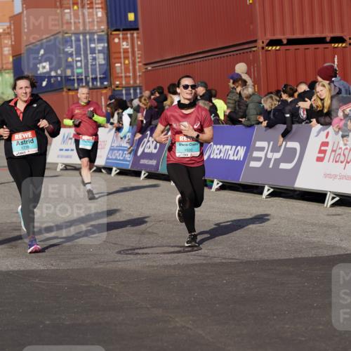 03.10.2025 - Köhlbrandbrückenlauf Michael Burmester http://msf.ph/oto/9018592 03.10.2025 10:18:26 Ziel 1485, 1778, 1920, 1932, 2502, 2800, 3180, 3833 meine-sportfotos.de