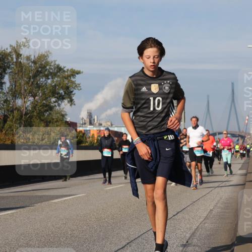 03.10.2025 - Köhlbrandbrückenlauf Luisa Fischer http://msf.ph/oto/9018595 03.10.2025 11:07:33 Position 3 10 meine-sportfotos.de