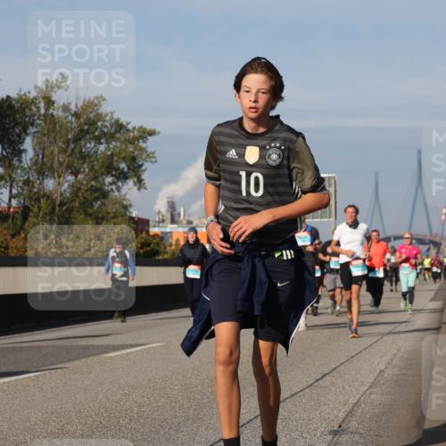 03.10.2025 - Köhlbrandbrückenlauf Luisa Fischer http://msf.ph/oto/9018597 03.10.2025 11:07:33 Position 3 10 meine-sportfotos.de