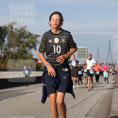 03.10.2025 - Köhlbrandbrückenlauf Luisa Fischer http://msf.ph/oto/9018599 03.10.2025 11:07:33 Position 3 10 meine-sportfotos.de