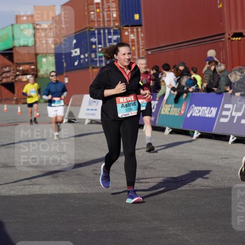 03.10.2025 - Köhlbrandbrückenlauf Michael Burmester http://msf.ph/oto/9018600 03.10.2025 10:18:27 Ziel 1778, 1920, 1932, 2502, 2800, 3180, 3833 meine-sportfotos.de
