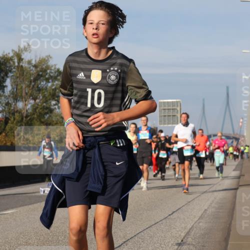03.10.2025 - Köhlbrandbrückenlauf Luisa Fischer http://msf.ph/oto/9018601 03.10.2025 11:07:34 Position 3 10 meine-sportfotos.de