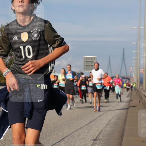 03.10.2025 - Köhlbrandbrückenlauf Luisa Fischer http://msf.ph/oto/9018603 03.10.2025 11:07:34 Position 3 10 meine-sportfotos.de
