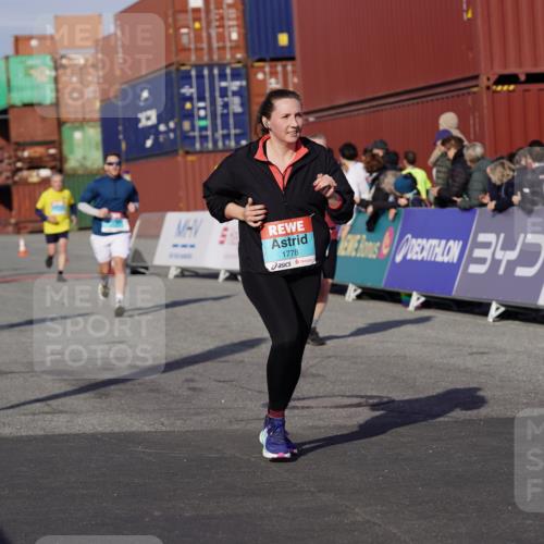 03.10.2025 - Köhlbrandbrückenlauf Michael Burmester http://msf.ph/oto/9018608 03.10.2025 10:18:28 Ziel 1614, 1619, 1778, 1920, 1932, 2502, 2800, 3180, 3833 meine-sportfotos.de