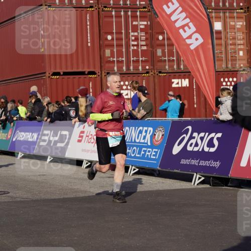 03.10.2025 - Köhlbrandbrückenlauf Michael Burmester http://msf.ph/oto/9018616 03.10.2025 10:18:30 Ziel 1614, 1619, 1778, 1920, 2800, 3180, 3595, 3698, 3833 meine-sportfotos.de