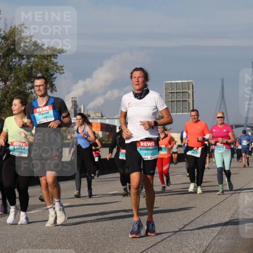 03.10.2025 - Köhlbrandbrückenlauf Luisa Fischer http://msf.ph/oto/9018619 03.10.2025 11:07:37 Position 3 3110, 2373, 2374, 2319 meine-sportfotos.de