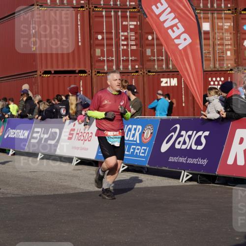 03.10.2025 - Köhlbrandbrückenlauf Michael Burmester http://msf.ph/oto/9018621 03.10.2025 10:18:30 Ziel 1614, 1619, 1778, 1920, 2800, 3180, 3595, 3698, 3833 meine-sportfotos.de
