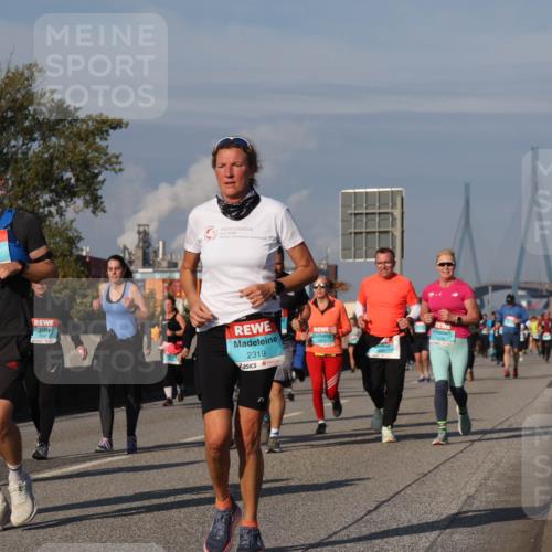 03.10.2025 - Köhlbrandbrückenlauf Luisa Fischer http://msf.ph/oto/9018623 03.10.2025 11:07:37 Position 3 2374, 311, 2373, 2319 meine-sportfotos.de
