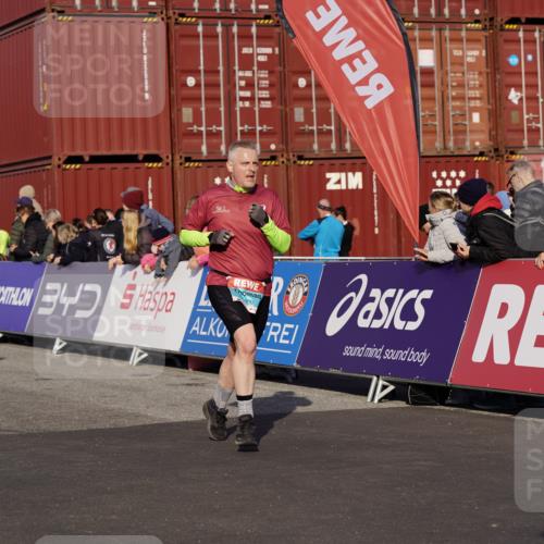 03.10.2025 - Köhlbrandbrückenlauf Michael Burmester http://msf.ph/oto/9018624 03.10.2025 10:18:30 Ziel 1614, 1619, 1778, 1920, 2800, 3180, 3595, 3698, 3833 meine-sportfotos.de