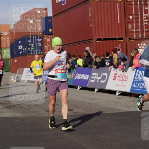 03.10.2025 - Köhlbrandbrückenlauf Michael Burmester http://msf.ph/oto/9018637 03.10.2025 10:18:32 Ziel 1614, 1619, 1778, 1920, 2168, 2800, 3180, 3419, 3595, 3698, 3833 meine-sportfotos.de