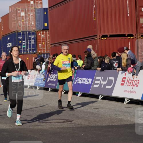 03.10.2025 - Köhlbrandbrückenlauf Michael Burmester http://msf.ph/oto/9018652 03.10.2025 10:18:33 Ziel 1614, 1619, 2168, 2785, 2800, 3180, 3419, 3595, 3698, 3833 meine-sportfotos.de