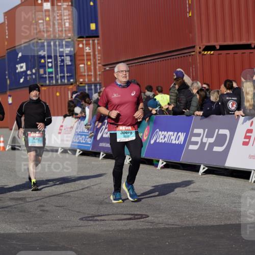 03.10.2025 - Köhlbrandbrückenlauf Michael Burmester http://msf.ph/oto/9018679 03.10.2025 10:18:36 Ziel 1614, 1619, 2168, 2785, 3180, 3419, 3541, 3595, 3698 meine-sportfotos.de