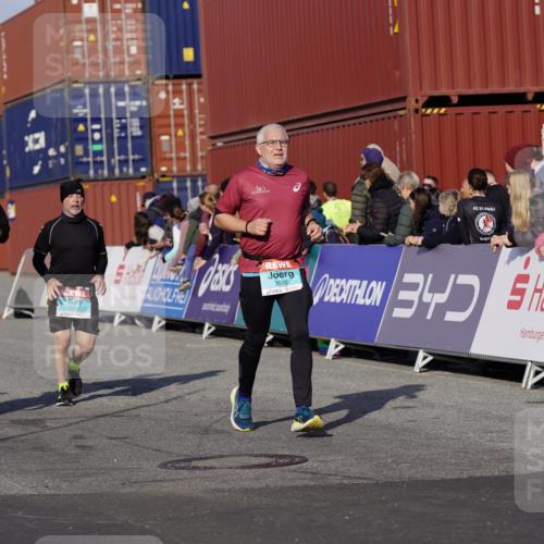 03.10.2025 - Köhlbrandbrückenlauf Michael Burmester http://msf.ph/oto/9018683 03.10.2025 10:18:36 Ziel 1614, 1619, 2168, 2785, 3180, 3419, 3541, 3595, 3698 meine-sportfotos.de