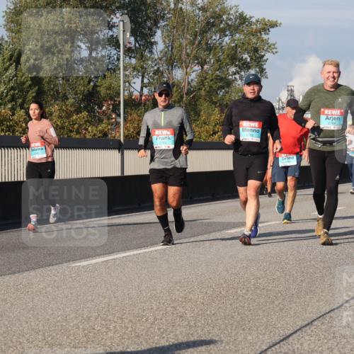 03.10.2025 - Köhlbrandbrückenlauf Luisa Fischer http://msf.ph/oto/9018705 03.10.2025 11:07:52 Position 3 4, 2783, 2782, 2784, 2001 meine-sportfotos.de