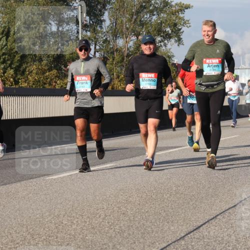03.10.2025 - Köhlbrandbrückenlauf Luisa Fischer http://msf.ph/oto/9018709 03.10.2025 11:07:52 Position 3 2783, 2782, 2784 meine-sportfotos.de