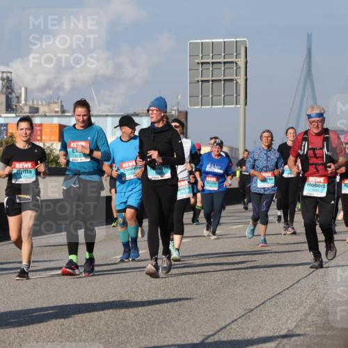 03.10.2025 - Köhlbrandbrückenlauf Luisa Fischer http://msf.ph/oto/9018739 03.10.2025 11:08:03 Position 3 3199, 2019, 3703, 3232, 1930 meine-sportfotos.de