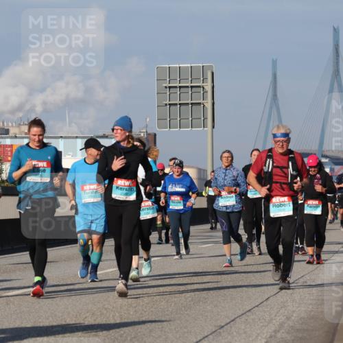 03.10.2025 - Köhlbrandbrückenlauf Luisa Fischer http://msf.ph/oto/9018741 03.10.2025 11:08:03 Position 3 2019, 3703, 3232, 1930 meine-sportfotos.de