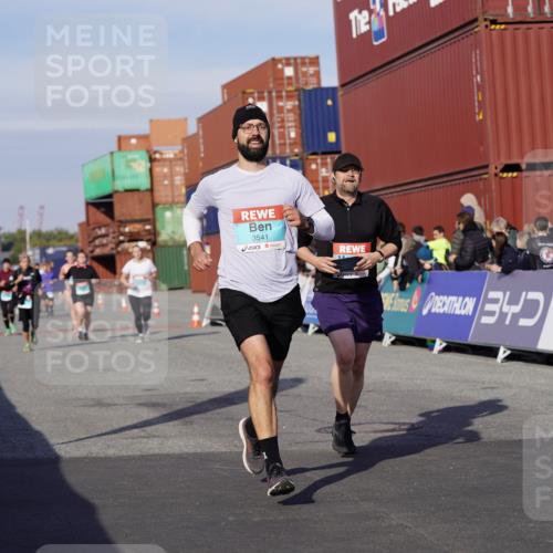 03.10.2025 - Köhlbrandbrückenlauf Michael Burmester http://msf.ph/oto/9018742 03.10.2025 10:18:41 Ziel 1580, 1885, 2168, 2508, 2785, 3419, 3541, 3595, 3698 meine-sportfotos.de