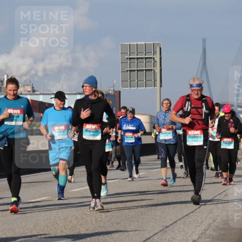 03.10.2025 - Köhlbrandbrückenlauf Luisa Fischer http://msf.ph/oto/9018745 03.10.2025 11:08:04 Position 3  meine-sportfotos.de