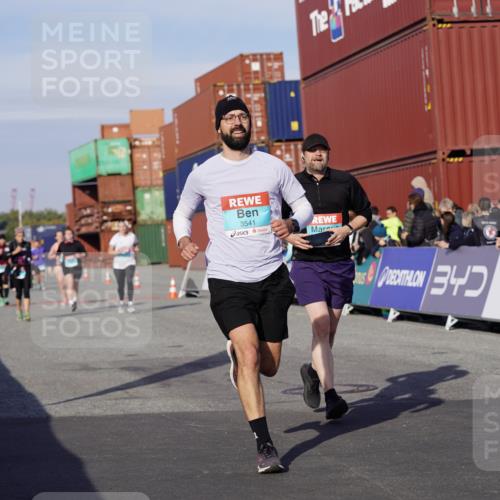 03.10.2025 - Köhlbrandbrückenlauf Michael Burmester http://msf.ph/oto/9018746 03.10.2025 10:18:41 Ziel 1580, 1885, 2168, 2508, 2785, 3419, 3541, 3595, 3698 meine-sportfotos.de