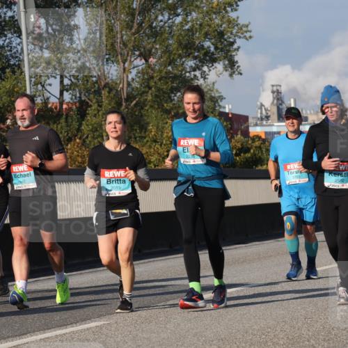 03.10.2025 - Köhlbrandbrückenlauf Luisa Fischer http://msf.ph/oto/9018754 03.10.2025 11:08:05 Position 3 39, 1950, 1948, 2019, 2036, 3703, 2562, 3232 meine-sportfotos.de
