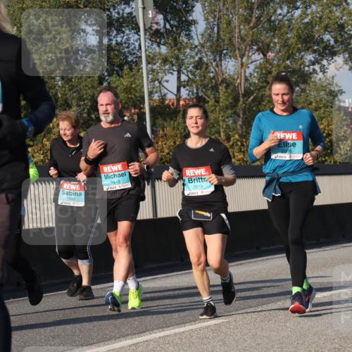 03.10.2025 - Köhlbrandbrückenlauf Luisa Fischer http://msf.ph/oto/9018757 03.10.2025 11:08:06 Position 3 3089, 1950, 1948, 2019, 2086, 8703 meine-sportfotos.de