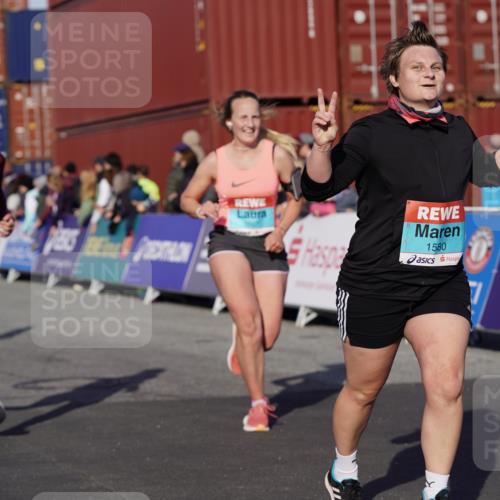 03.10.2025 - Köhlbrandbrückenlauf Michael Burmester http://msf.ph/oto/9018783 03.10.2025 10:18:49 Ziel 1212, 1295, 1580, 1868, 1885, 2124, 2508, 2867, 3587 meine-sportfotos.de