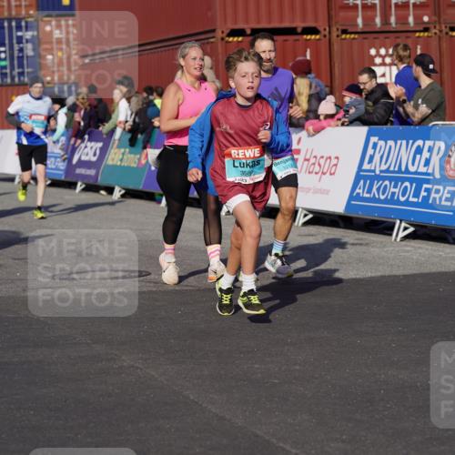 03.10.2025 - Köhlbrandbrückenlauf Michael Burmester http://msf.ph/oto/9018806 03.10.2025 10:18:55 Ziel 1166, 1212, 1295, 1862, 1868, 2009, 2010, 2675, 3050, 3051, 3587 meine-sportfotos.de