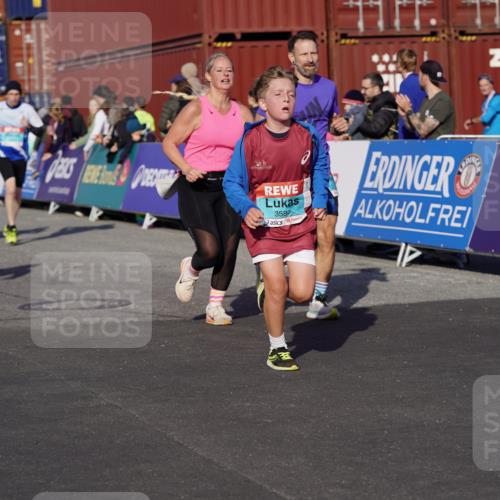 03.10.2025 - Köhlbrandbrückenlauf Michael Burmester http://msf.ph/oto/9018813 03.10.2025 10:18:55 Ziel 1166, 1212, 1295, 1862, 1868, 2009, 2010, 2675, 3050, 3051, 3587 meine-sportfotos.de